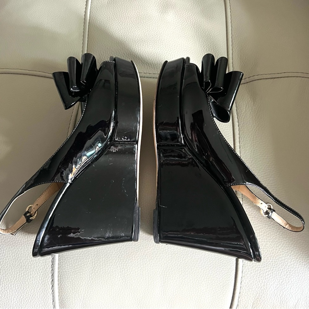 Valentino Garavani Black Patent Leather Slingback Wedge Sandals Sz 37 US 7 Bow - Picture 5 of 16